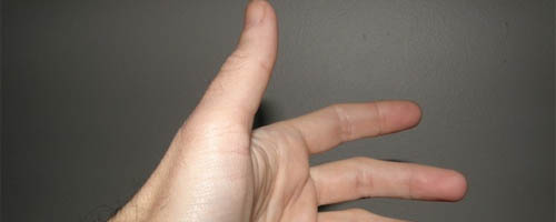 Vemos la mano de una persona que mueve sus dedos
