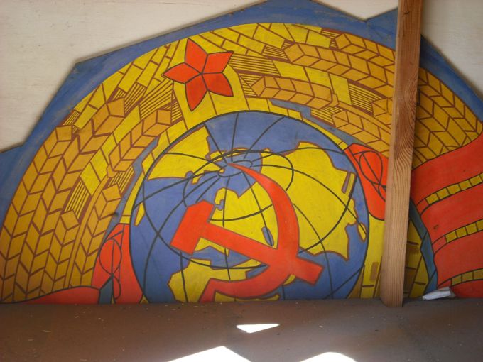 Vemos parte de las insignias y logos caracteristicos aqui