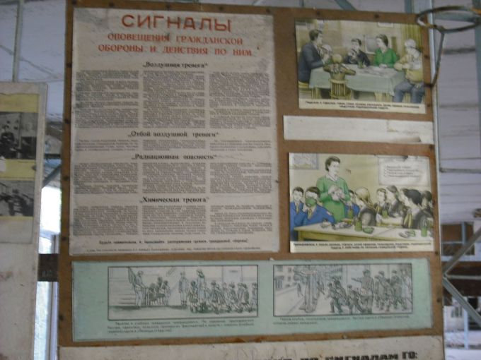 Vemos una cartelera que se muestran muchas cosas con noticias que anucian cosas del paio