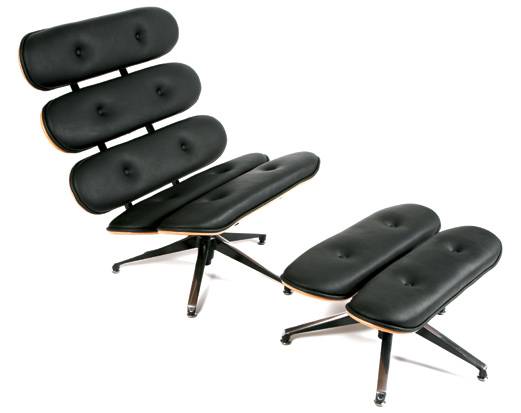 Tenemos a una cómoda silla  hecha con tablas de patineta con descansa pies tambien en patineta estos todos han sido forrado en cuero lo que leda mucha elegancia